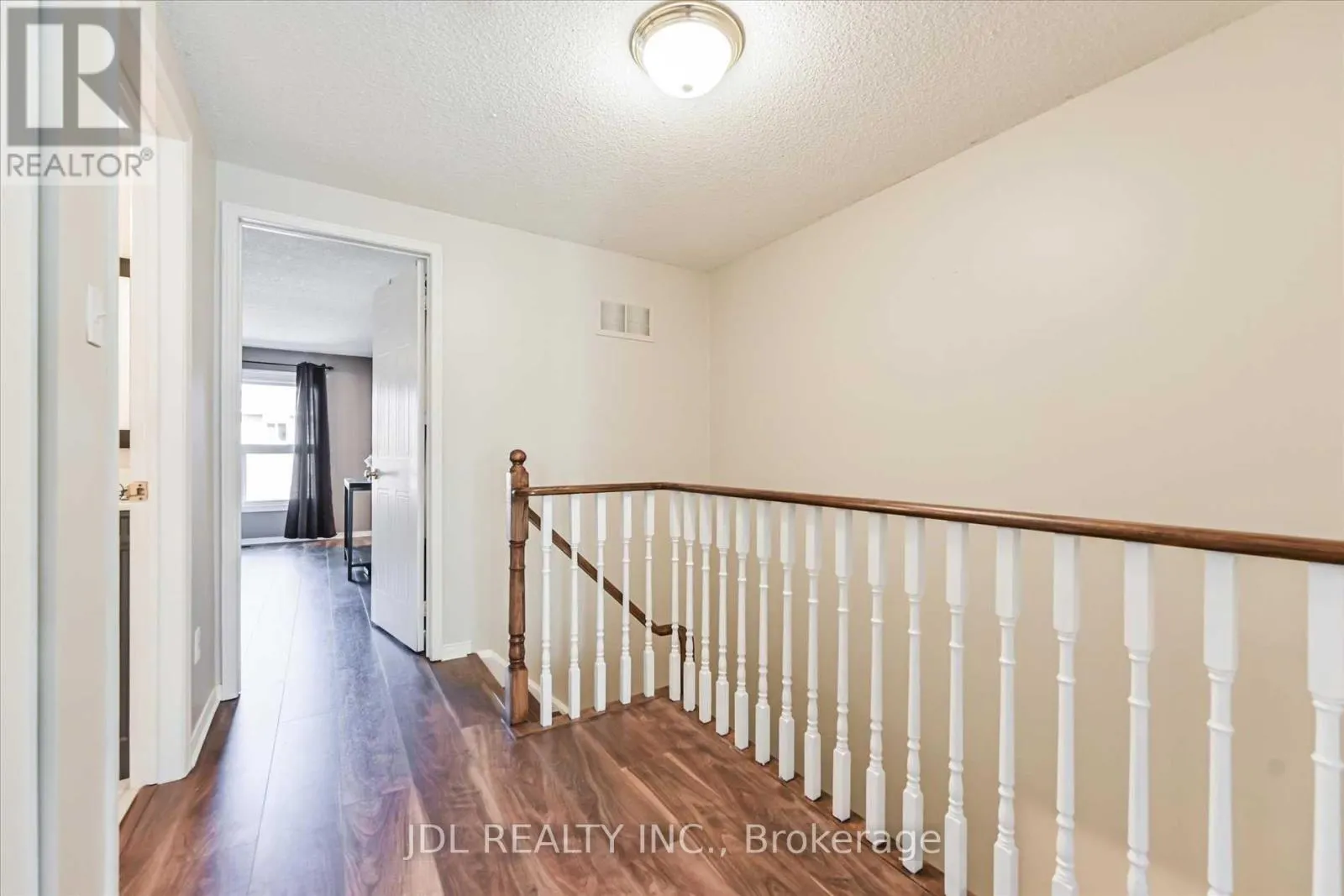 4 - 1500 REEVES GATE