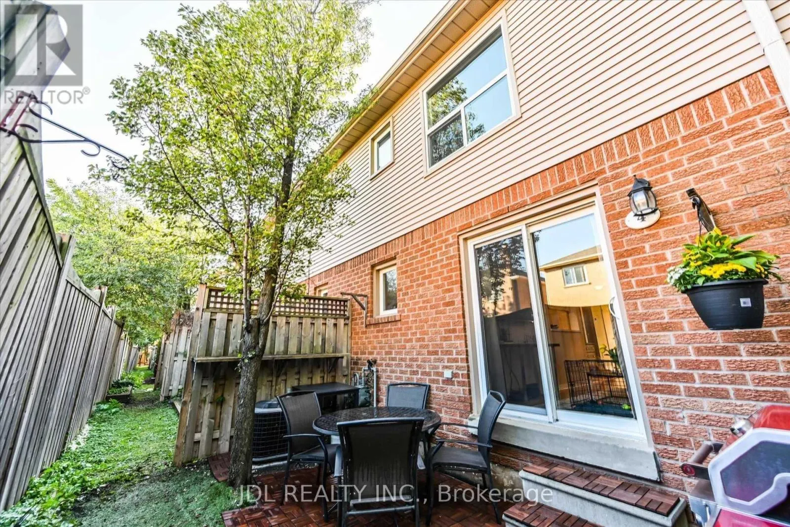 4 - 1500 REEVES GATE