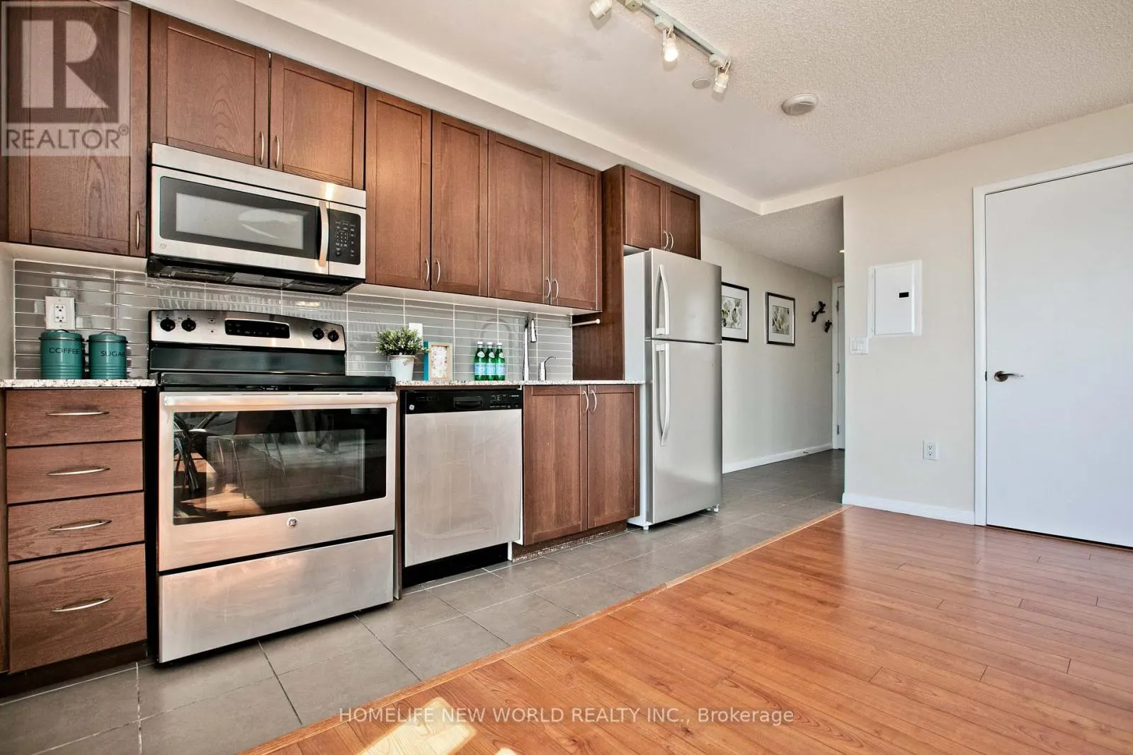 836 - 830 LAWRENCE AVENUE W