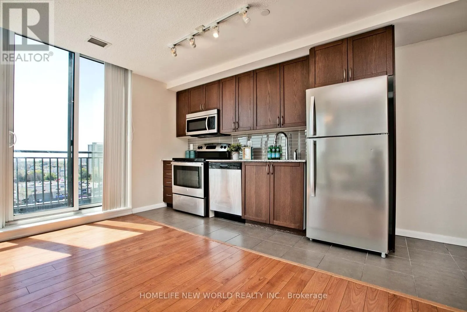 836 - 830 LAWRENCE AVENUE W