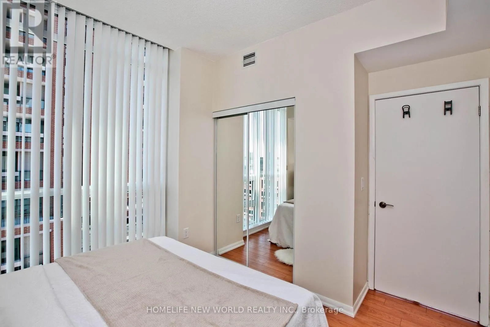 836 - 830 LAWRENCE AVENUE W