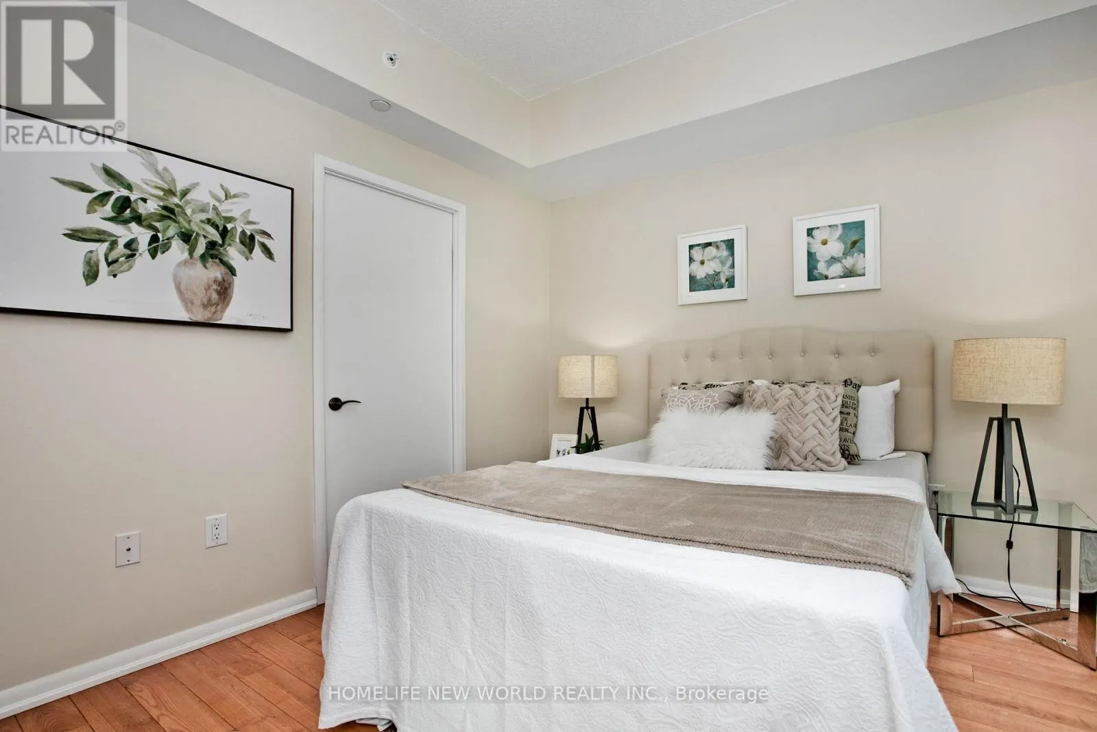 836 - 830 LAWRENCE AVENUE W
