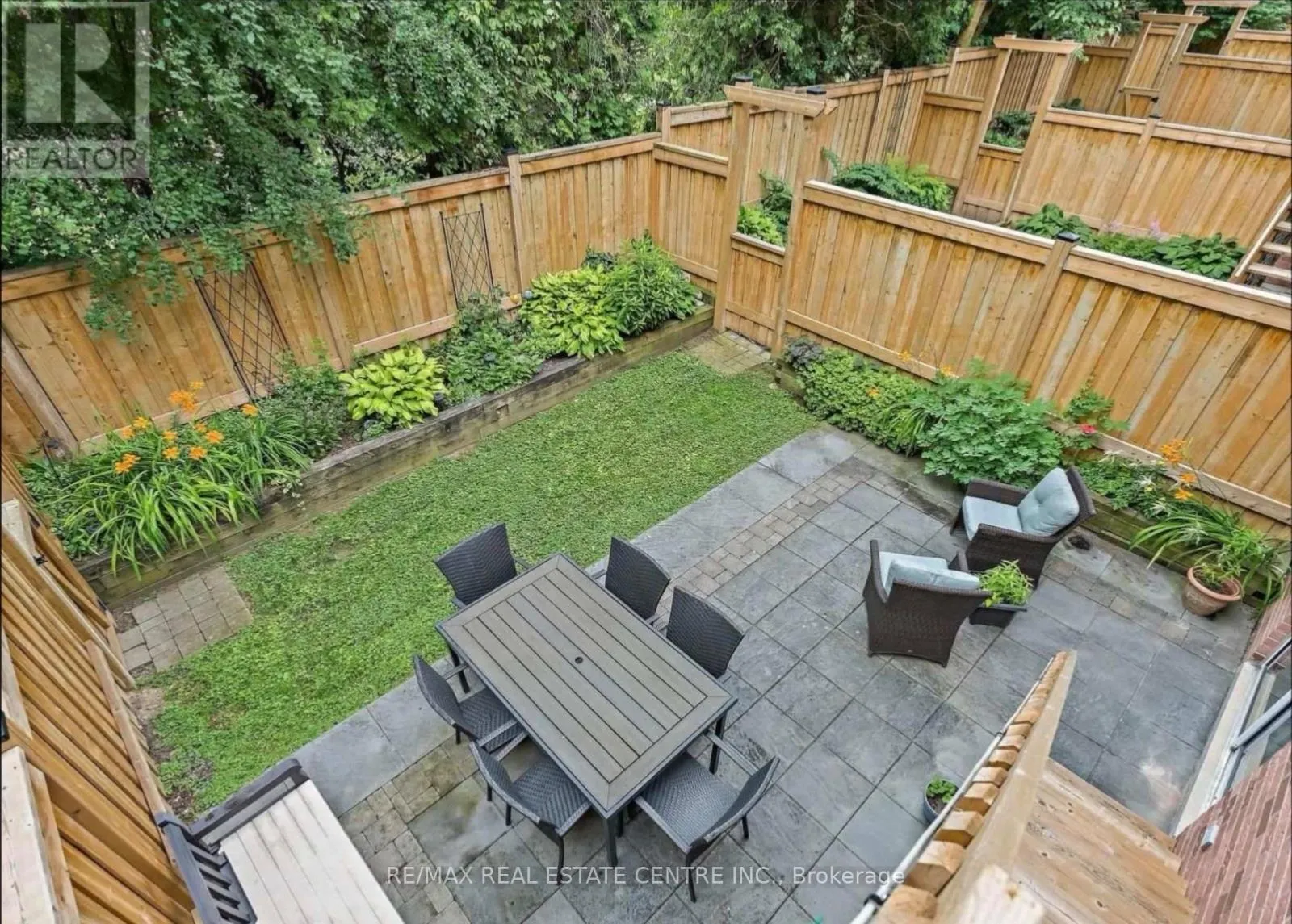 11 - 76 RIVER DRIVE