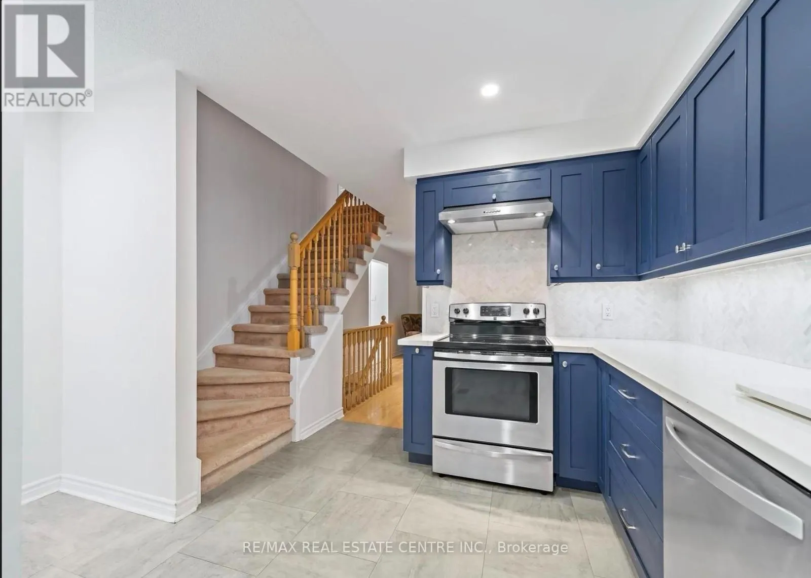 11 - 76 RIVER DRIVE