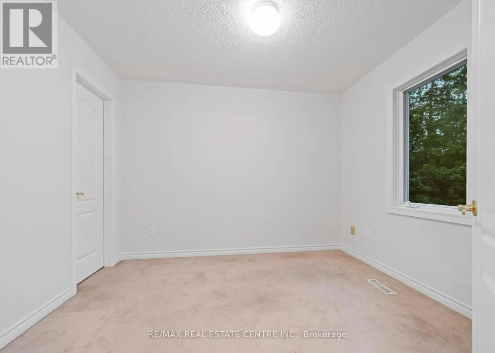 11 - 76 RIVER DRIVE