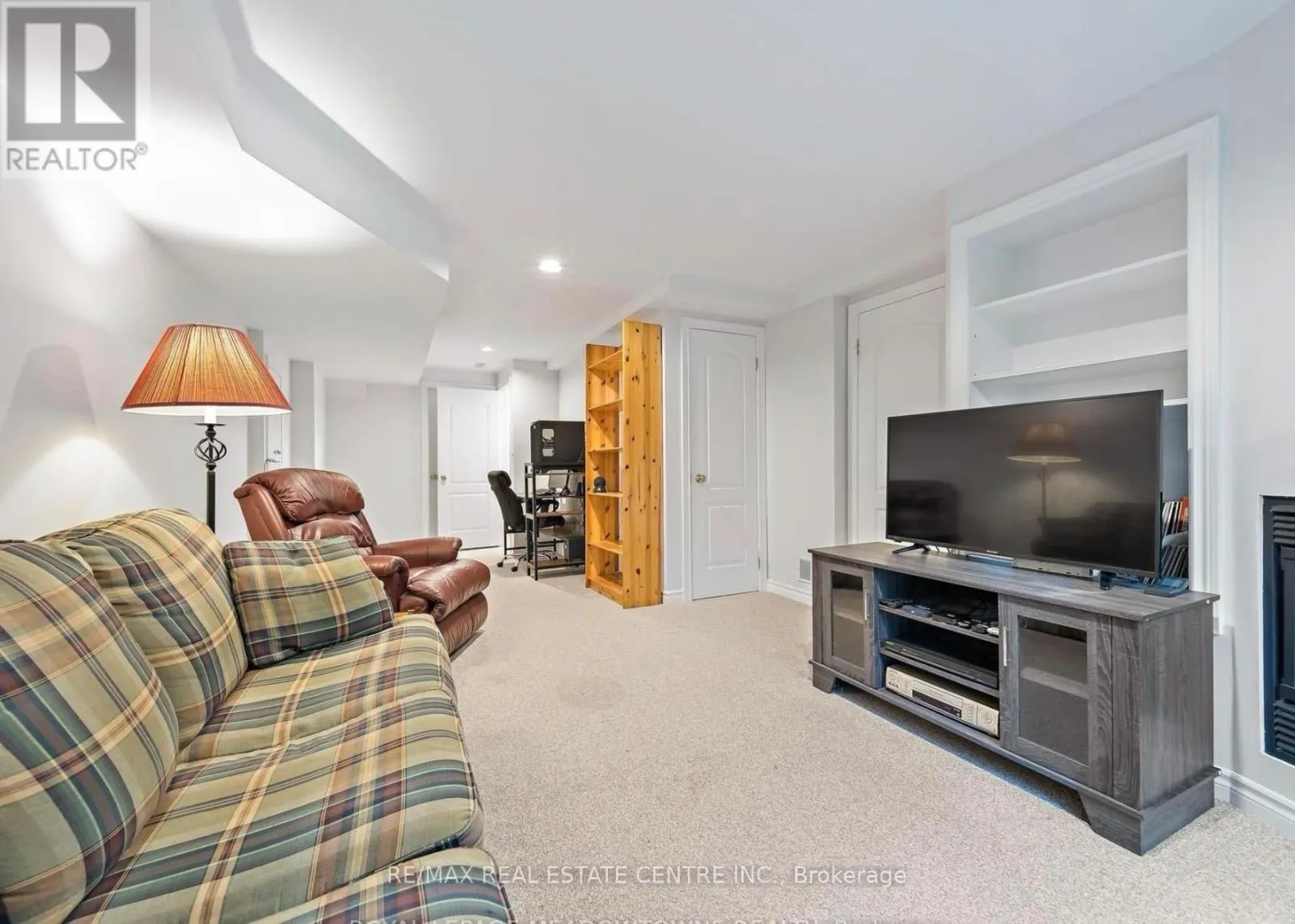11 - 76 RIVER DRIVE