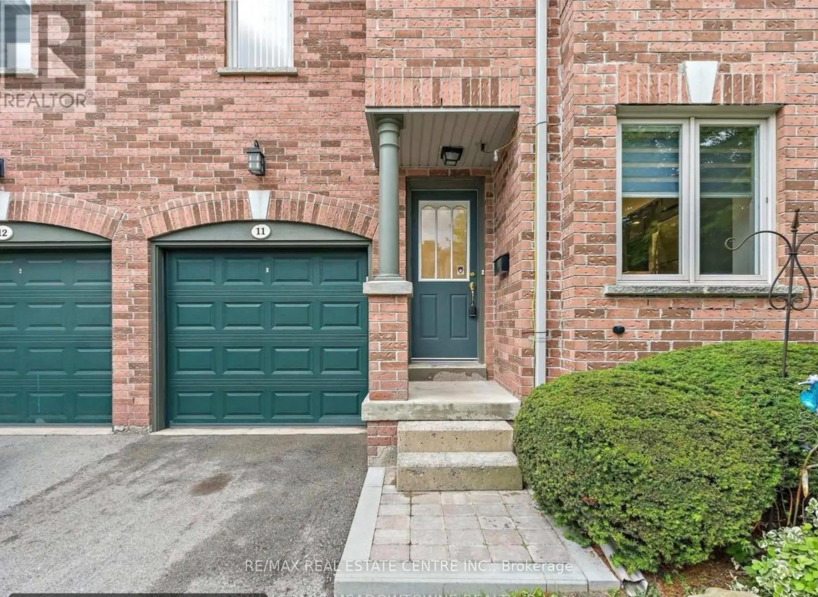 11 - 76 RIVER DRIVE