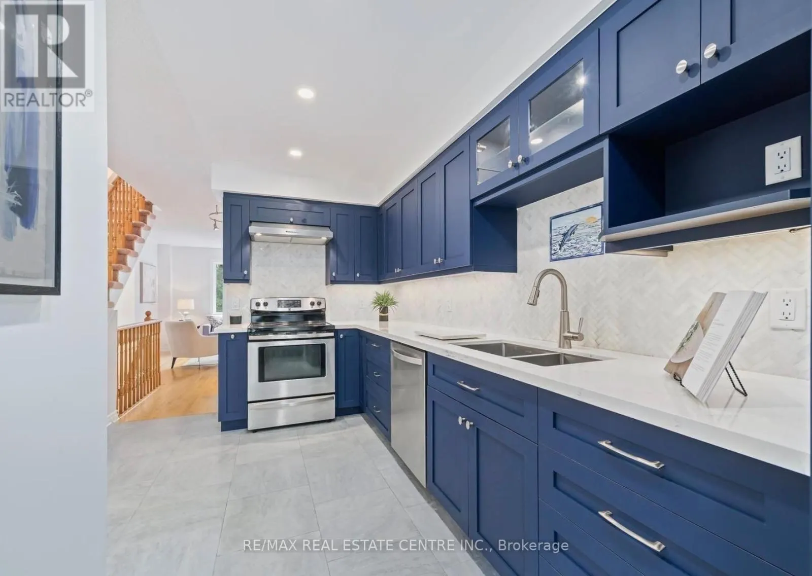 11 - 76 RIVER DRIVE