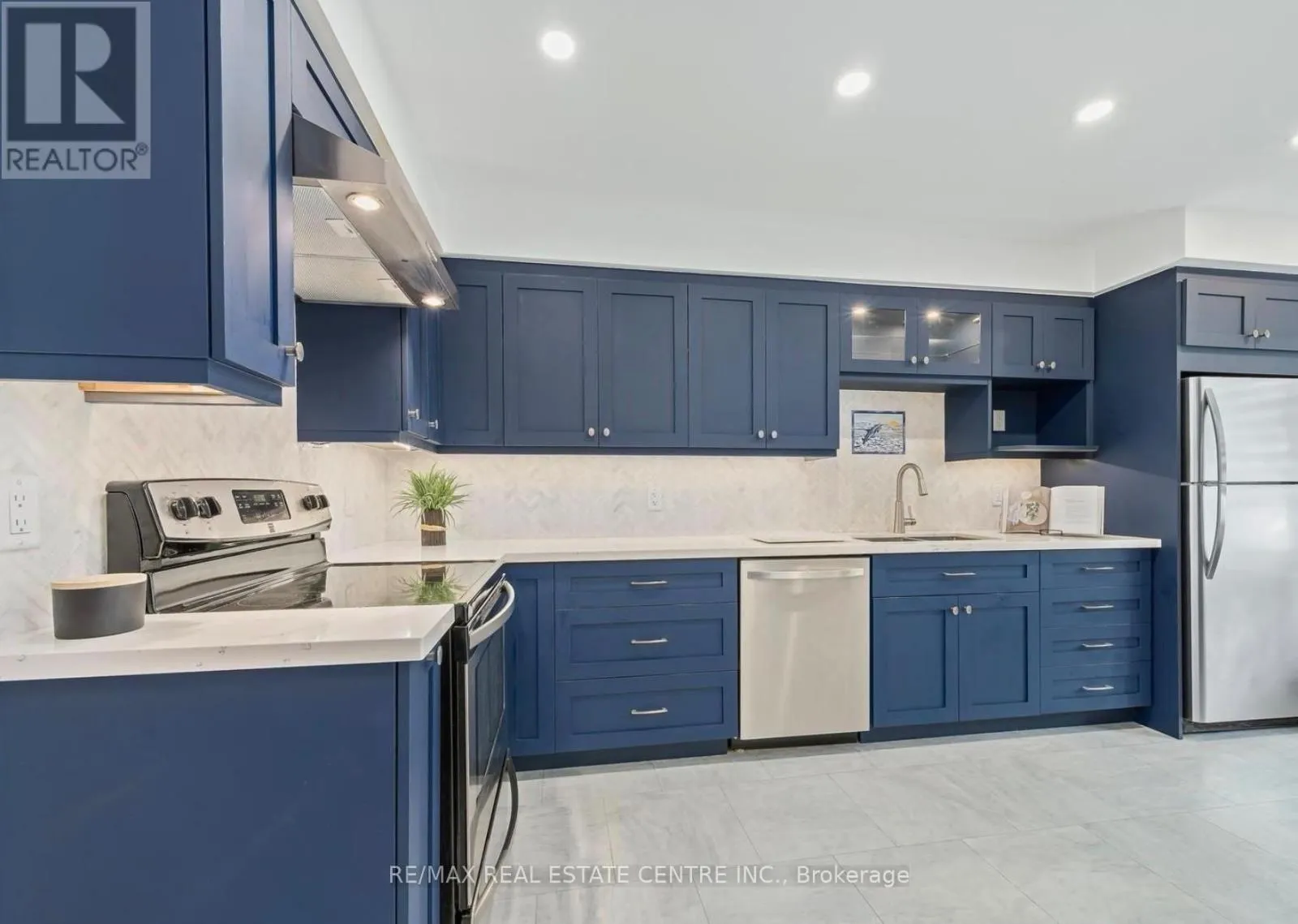 11 - 76 RIVER DRIVE