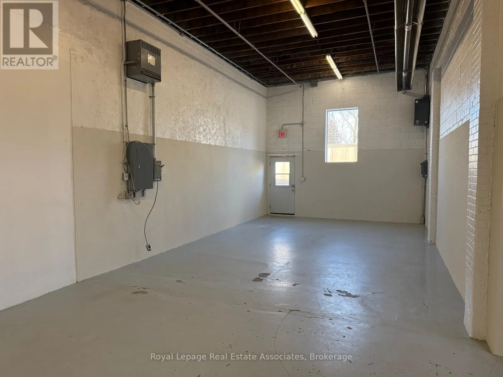 7 - 1299 ST MARY'S AVENUE