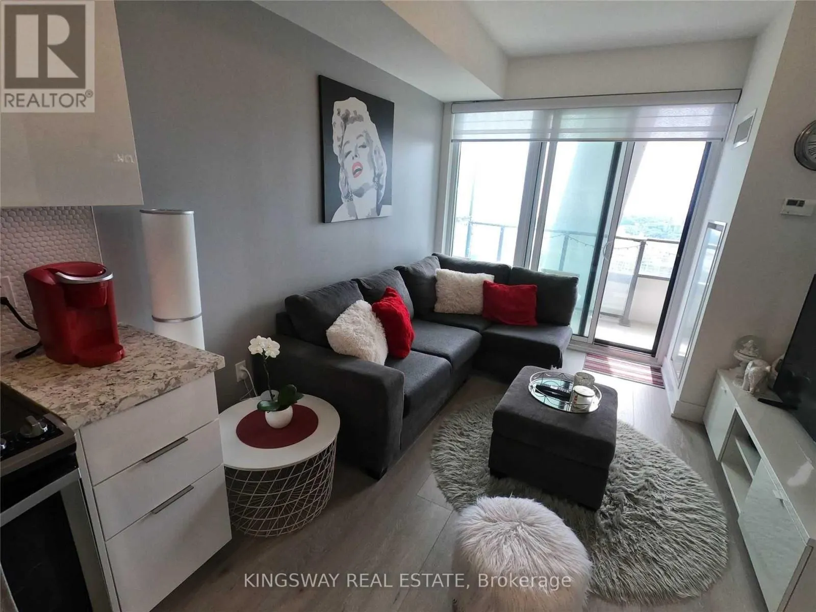 2519 - 30 SHORE BREEZE DRIVE E