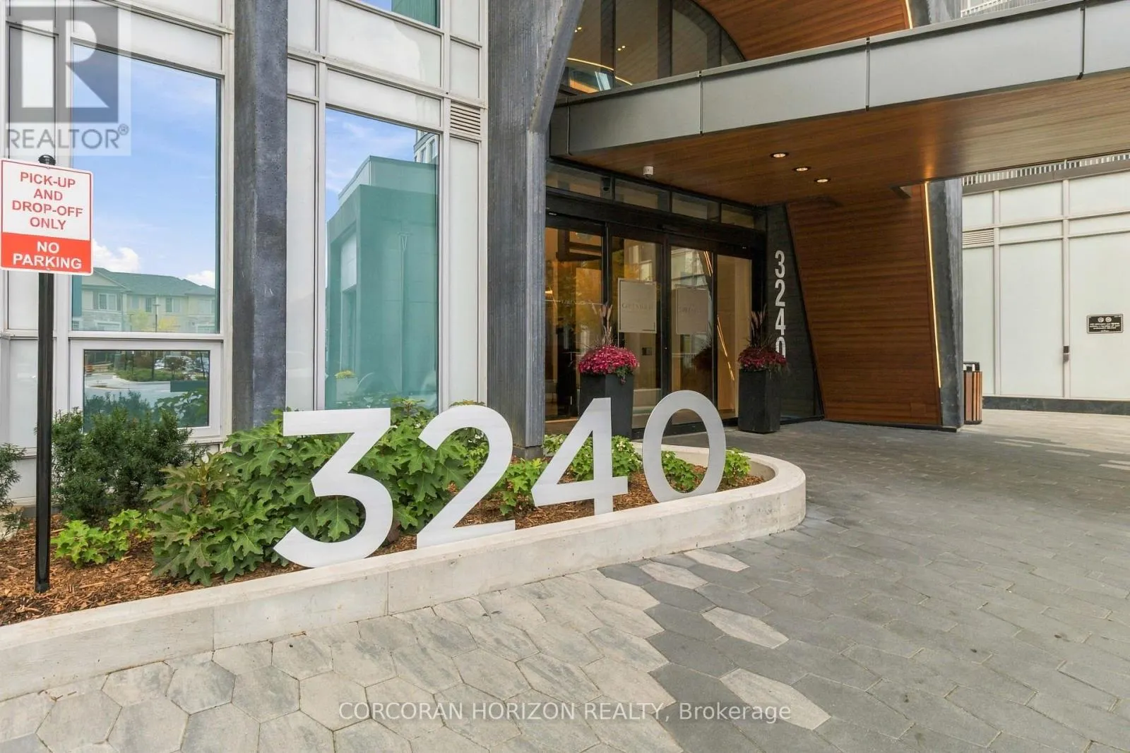 120 - 3240 WILLIAM COLTSON AVENUE