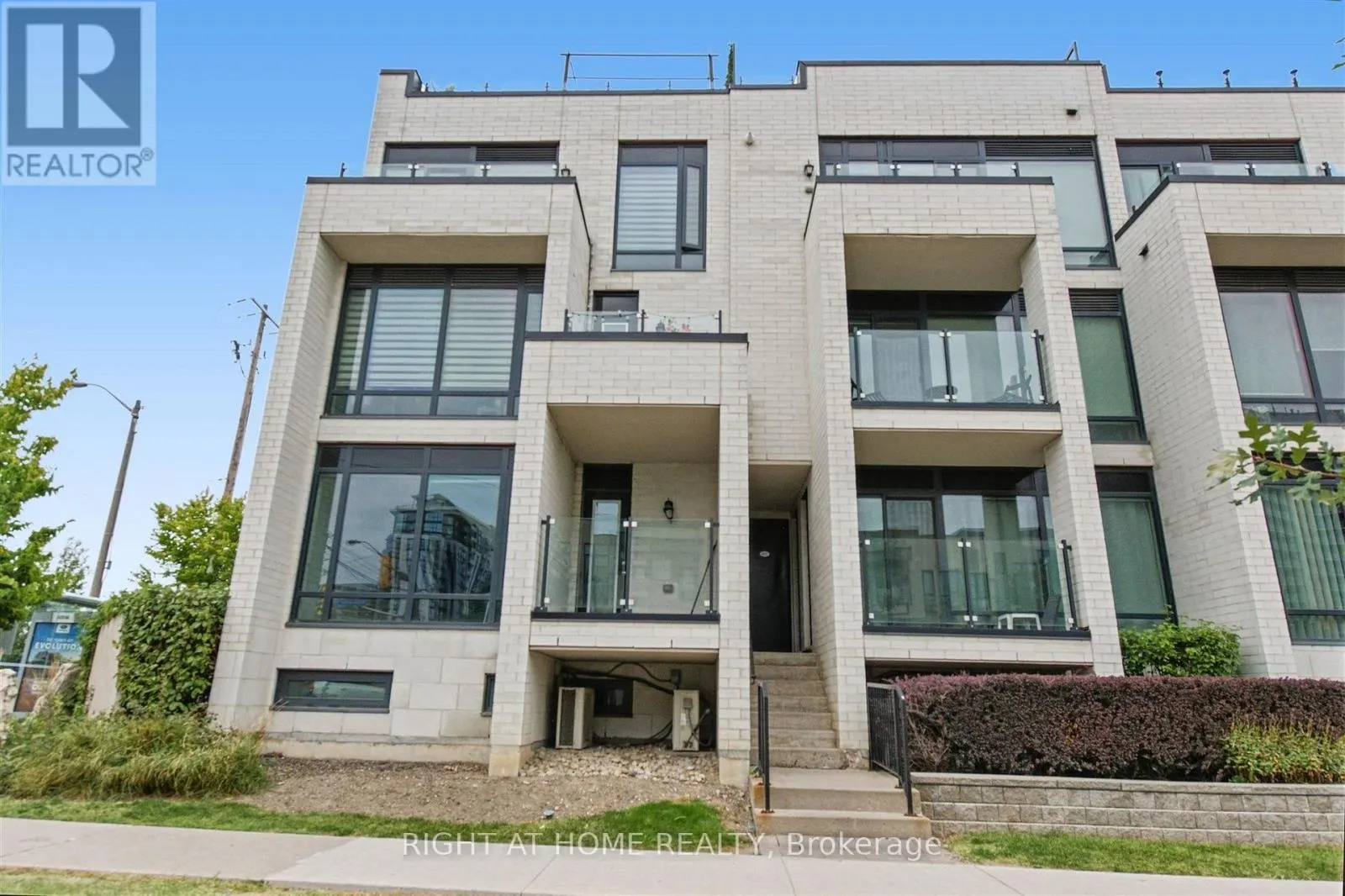 416 - 130 WIDDICOMBE HILL BOULEVARD