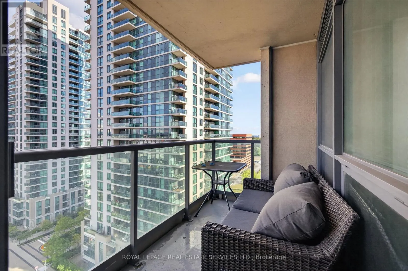 1401 - 235 SHERWAY GARDENS ROAD