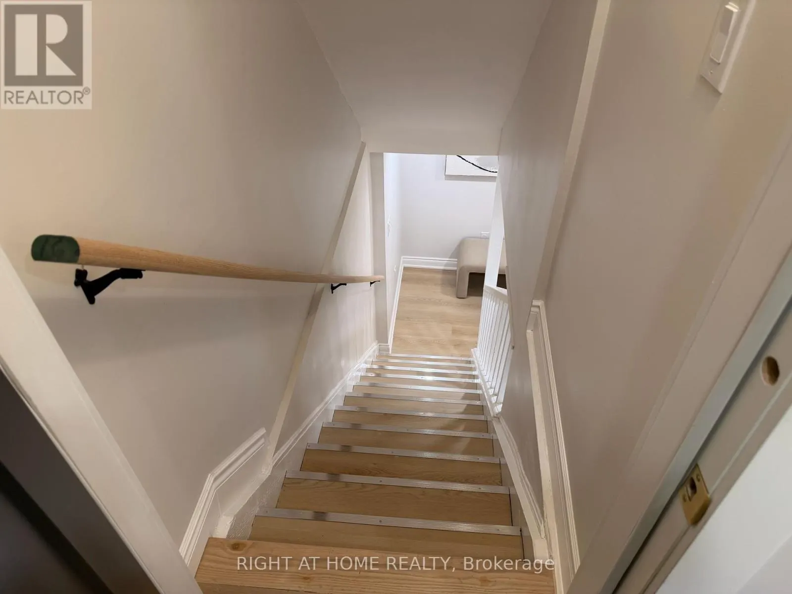 9 CRESTVIEW AVENUE