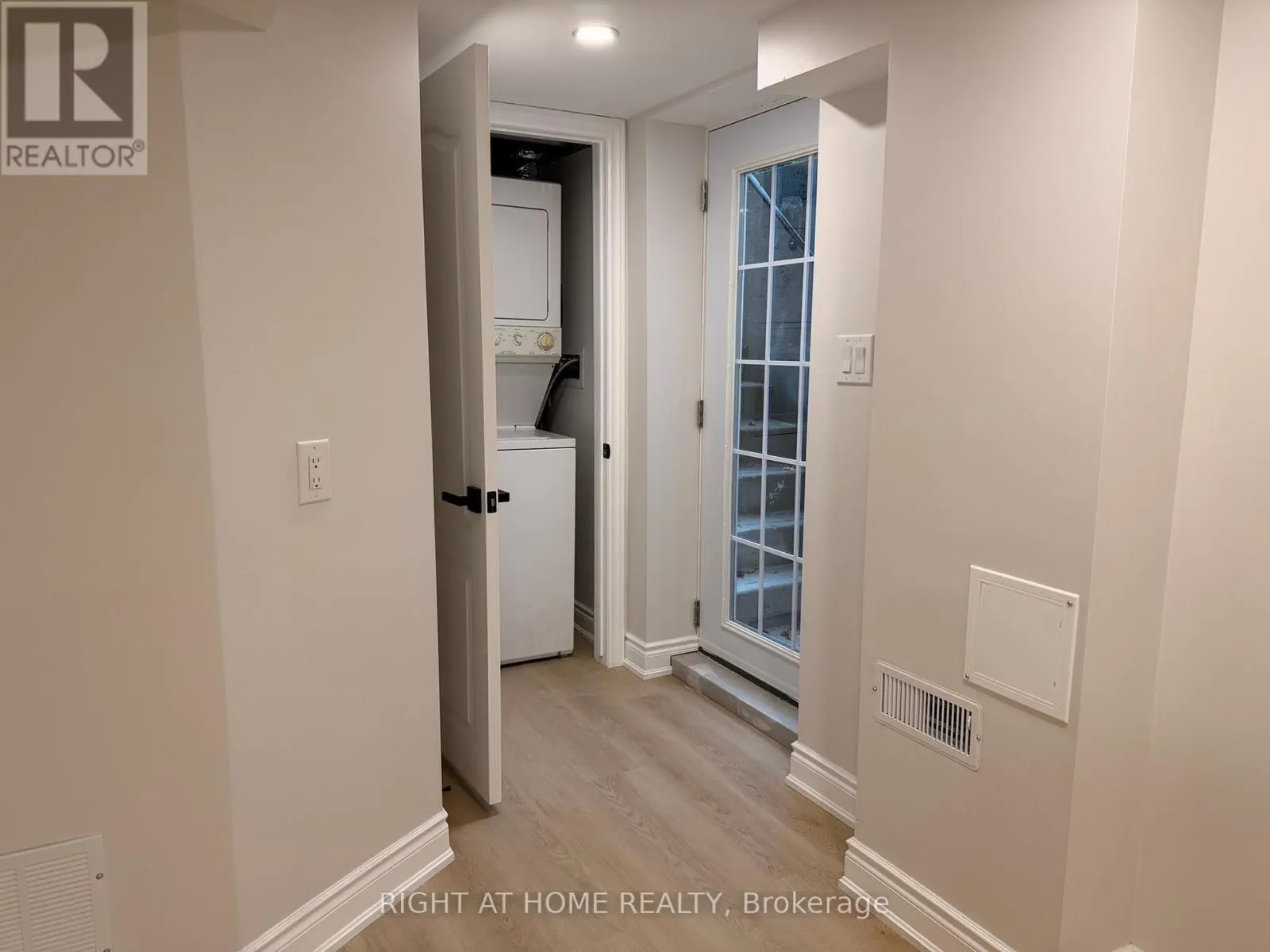 9 CRESTVIEW AVENUE