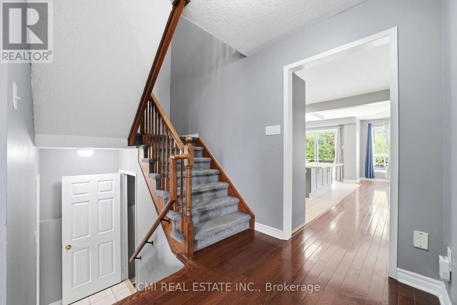 147 PORCHLIGHT ROAD