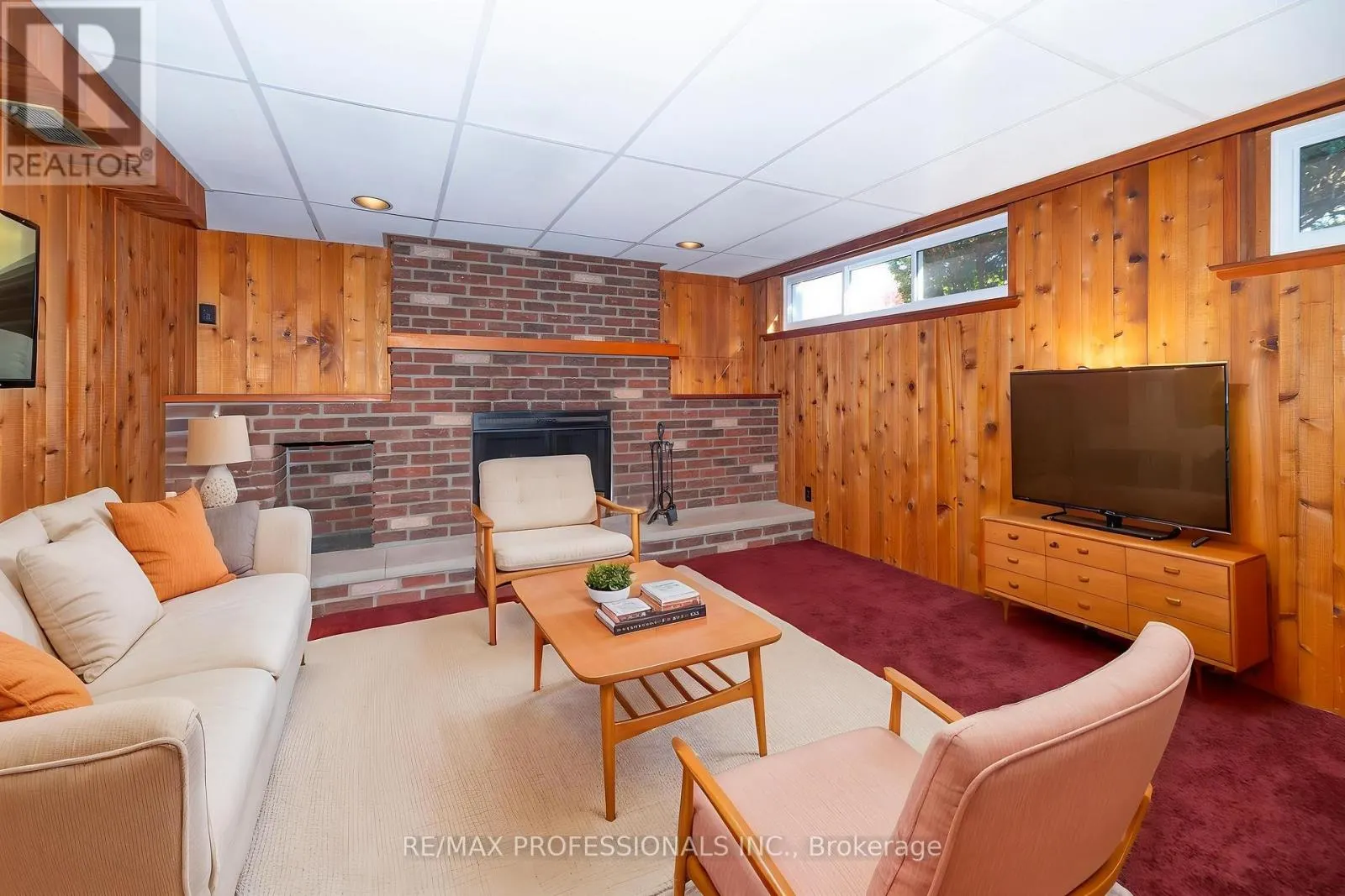 28 CRENDON DRIVE