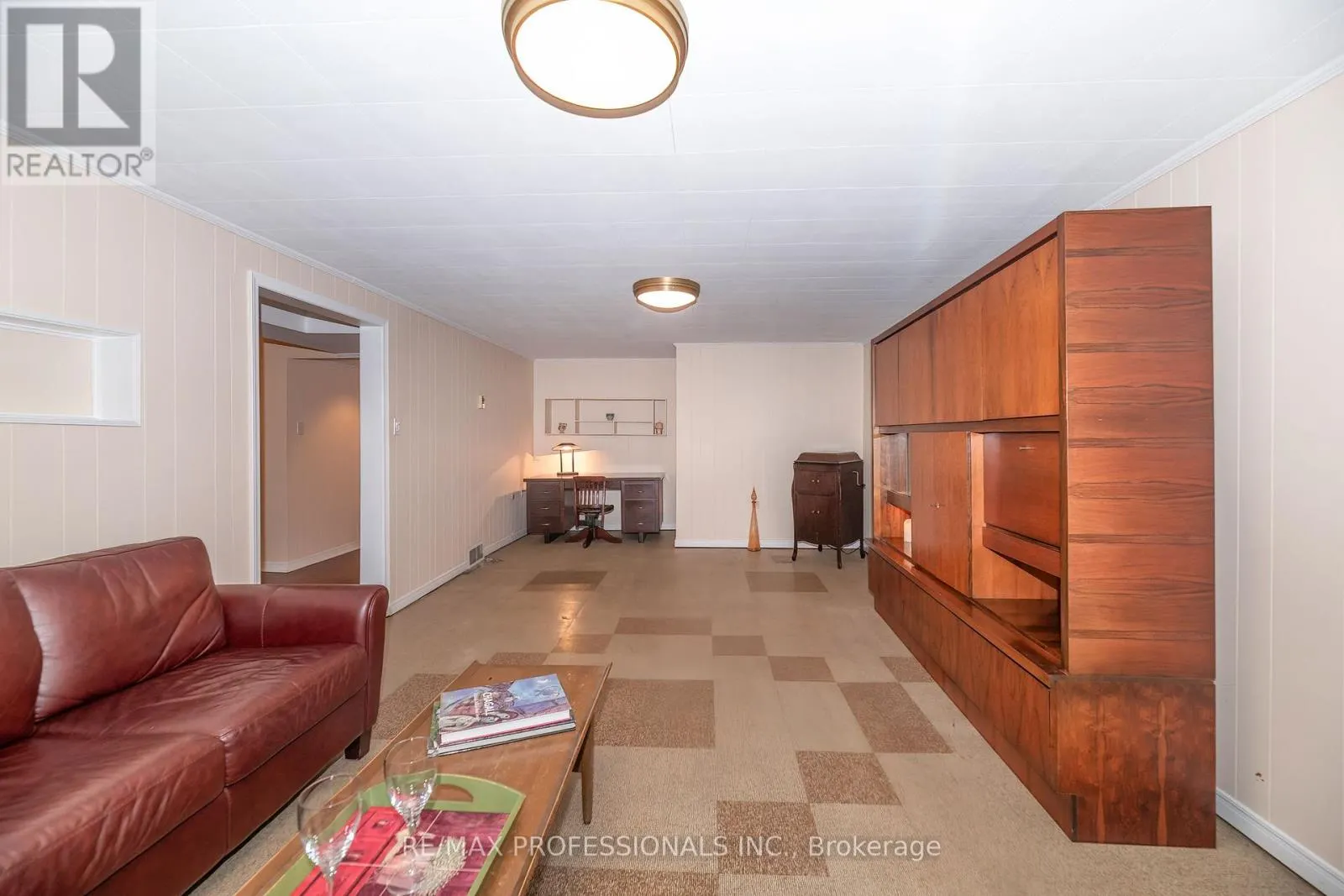 28 CRENDON DRIVE