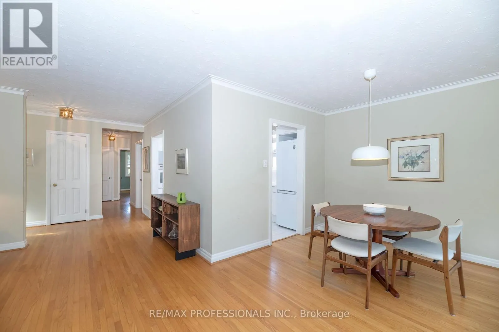 28 CRENDON DRIVE