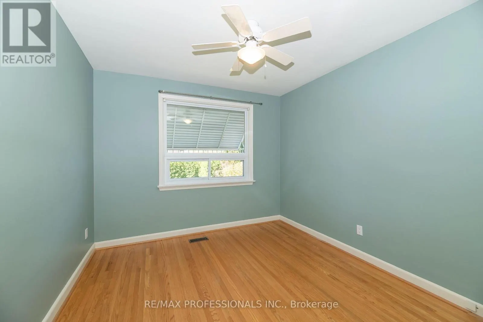 28 CRENDON DRIVE