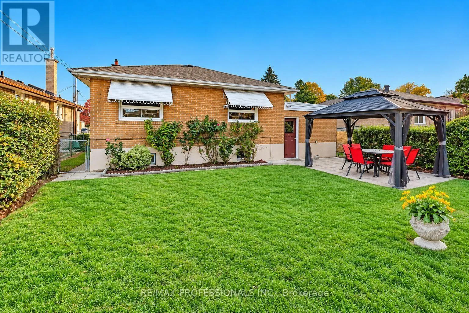 28 CRENDON DRIVE