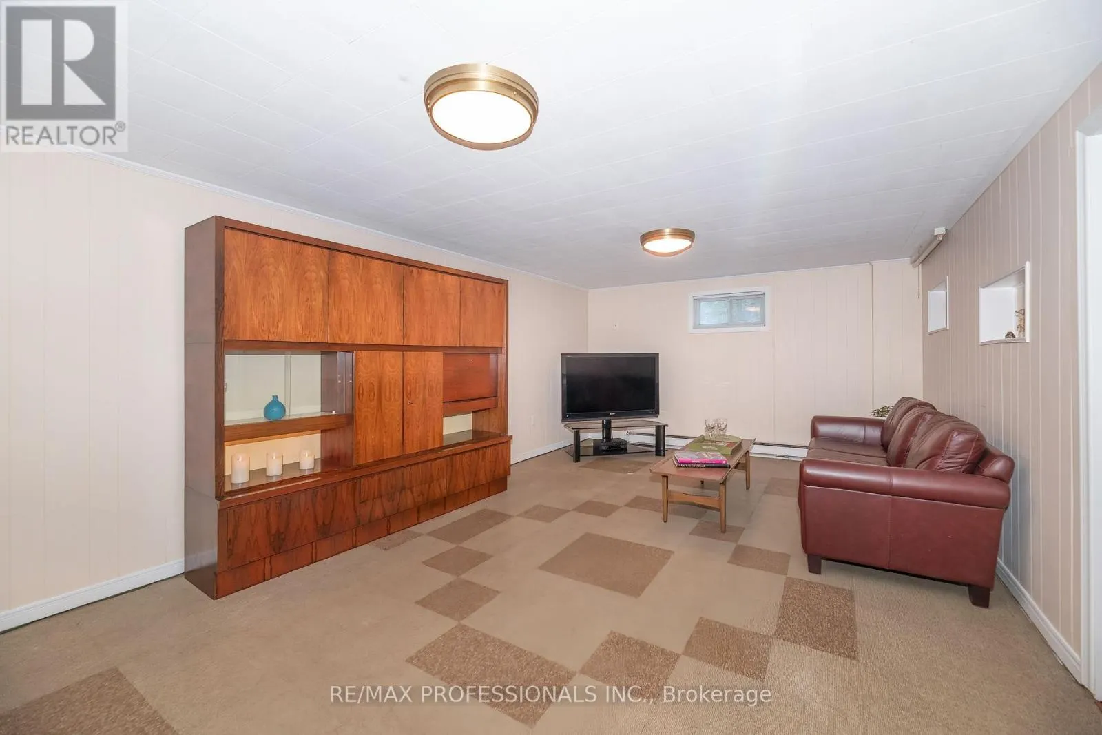 28 CRENDON DRIVE