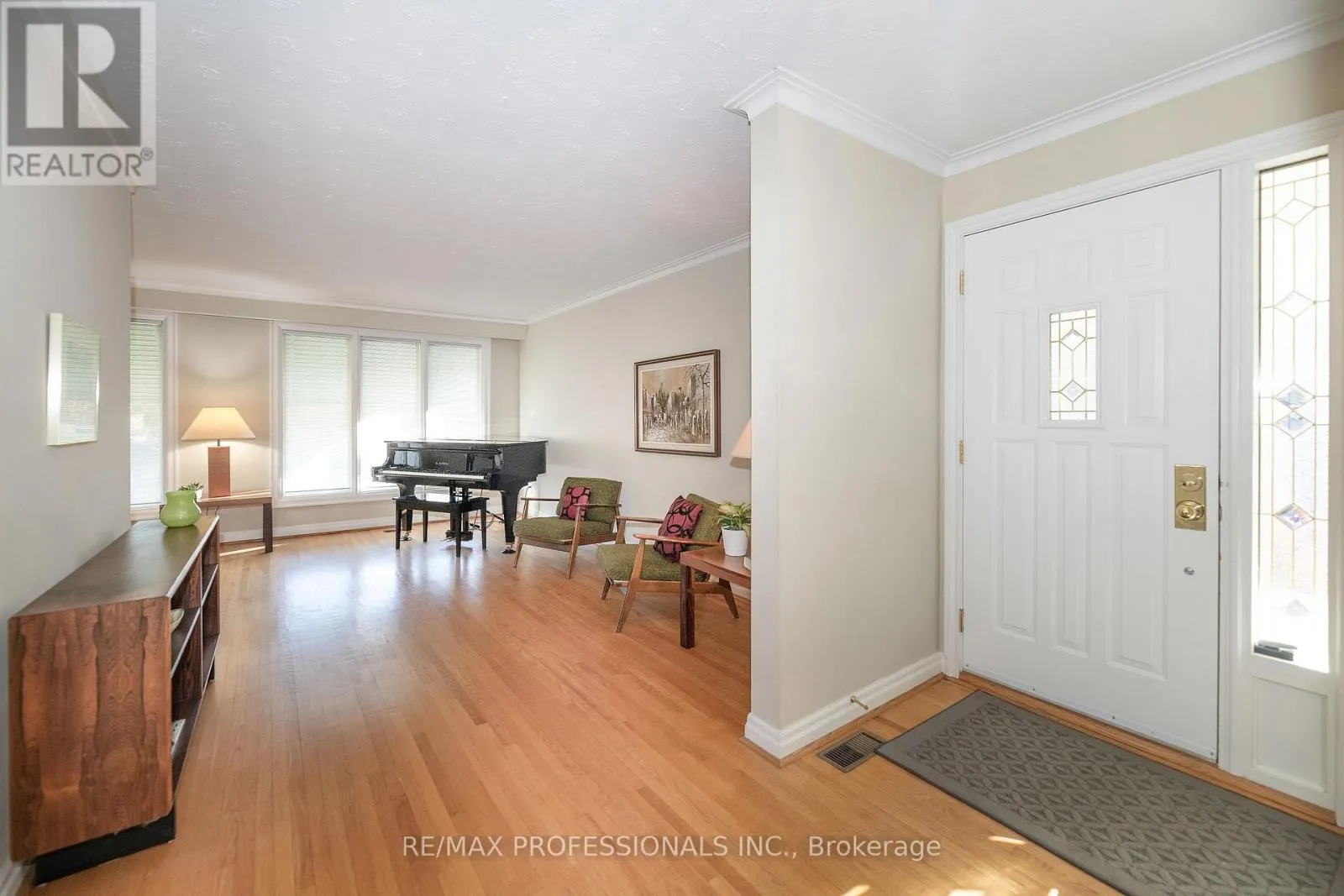 28 CRENDON DRIVE