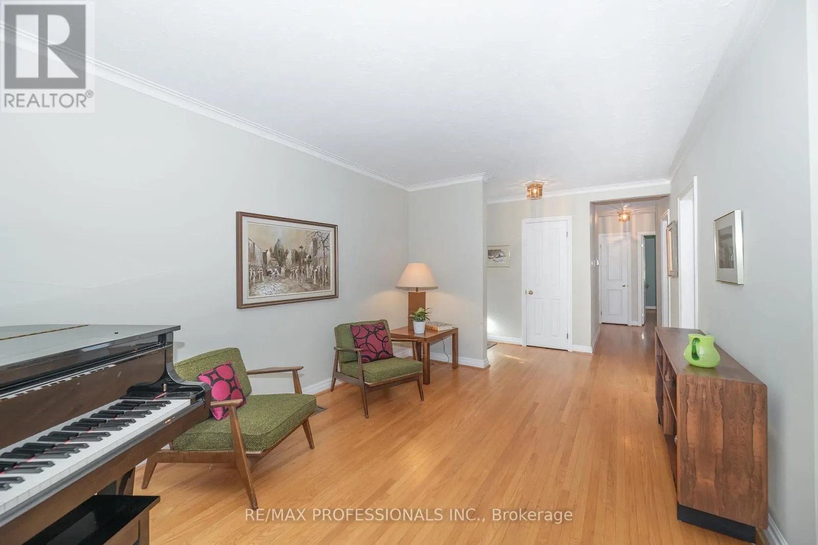 28 CRENDON DRIVE