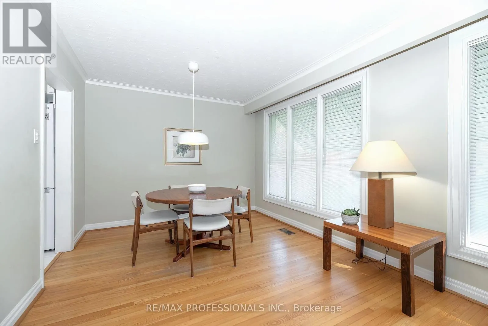 28 CRENDON DRIVE