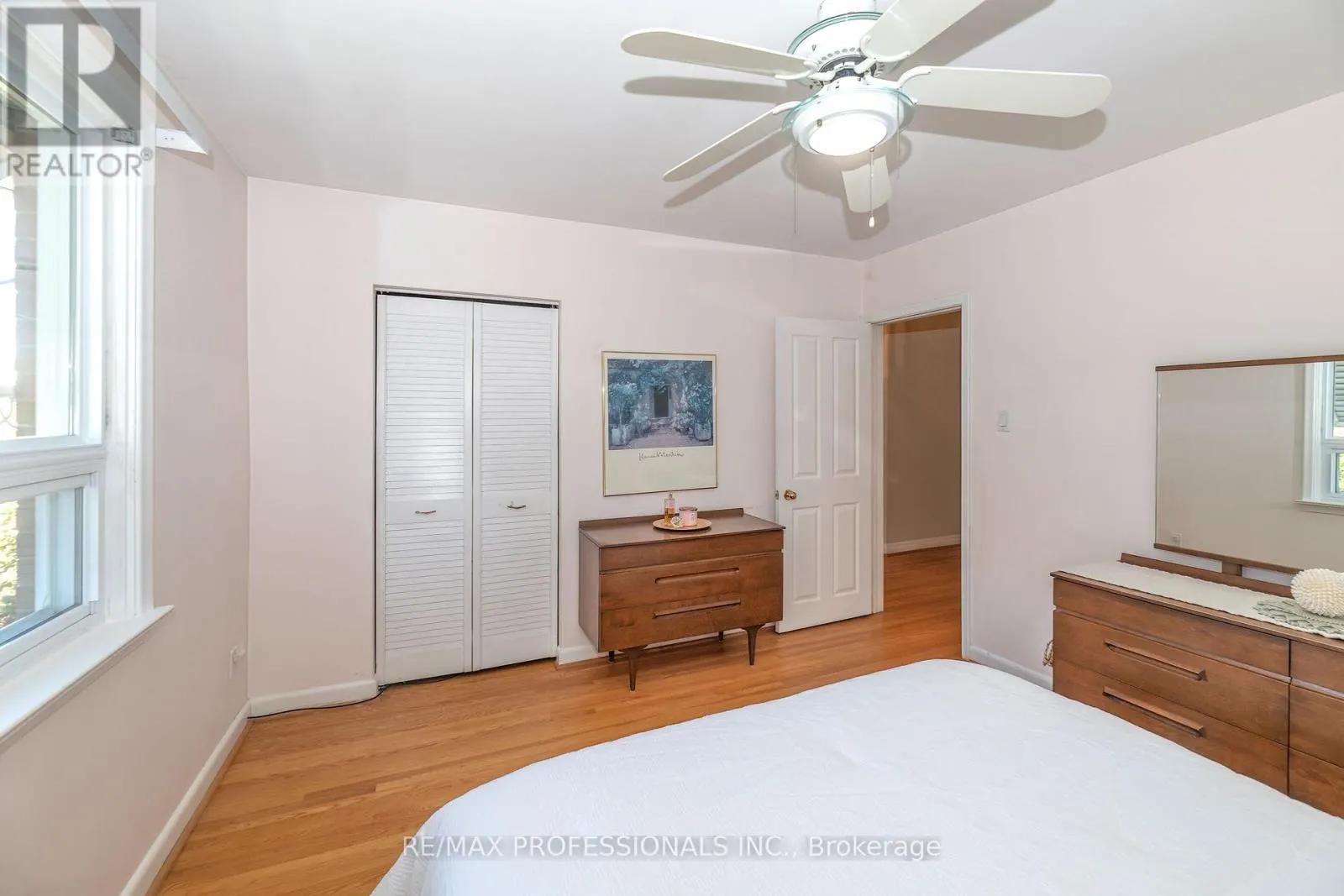 28 CRENDON DRIVE
