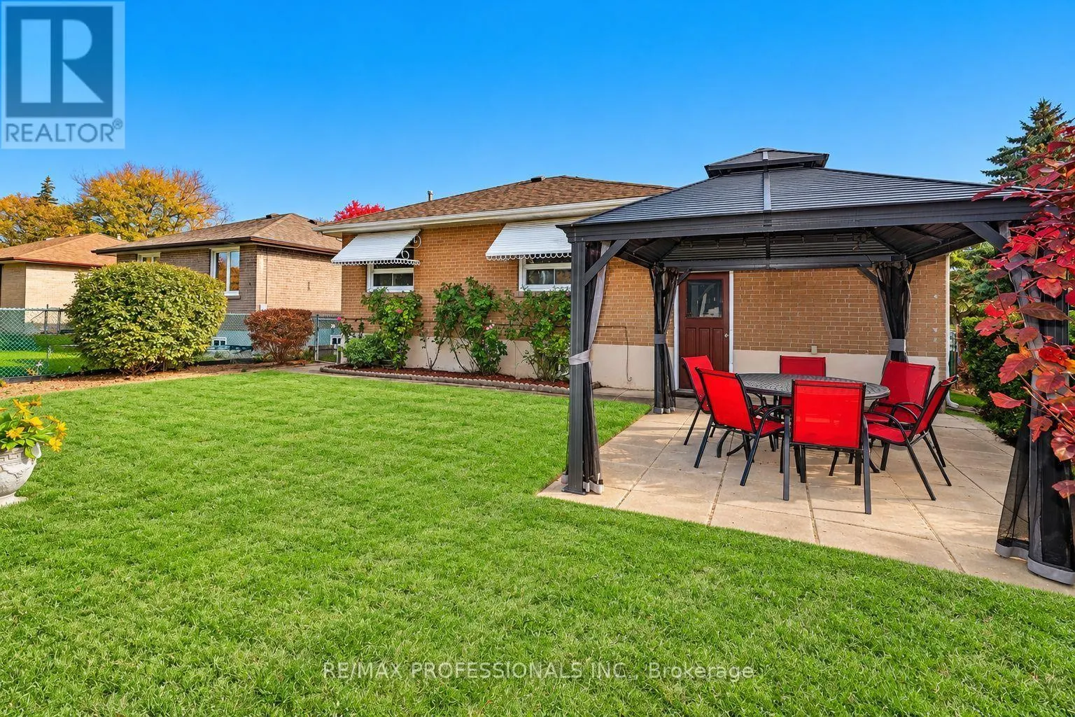 28 CRENDON DRIVE
