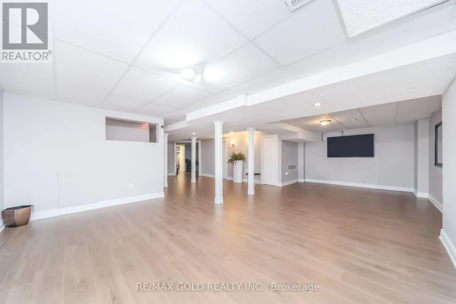 15 NEWARK WAY