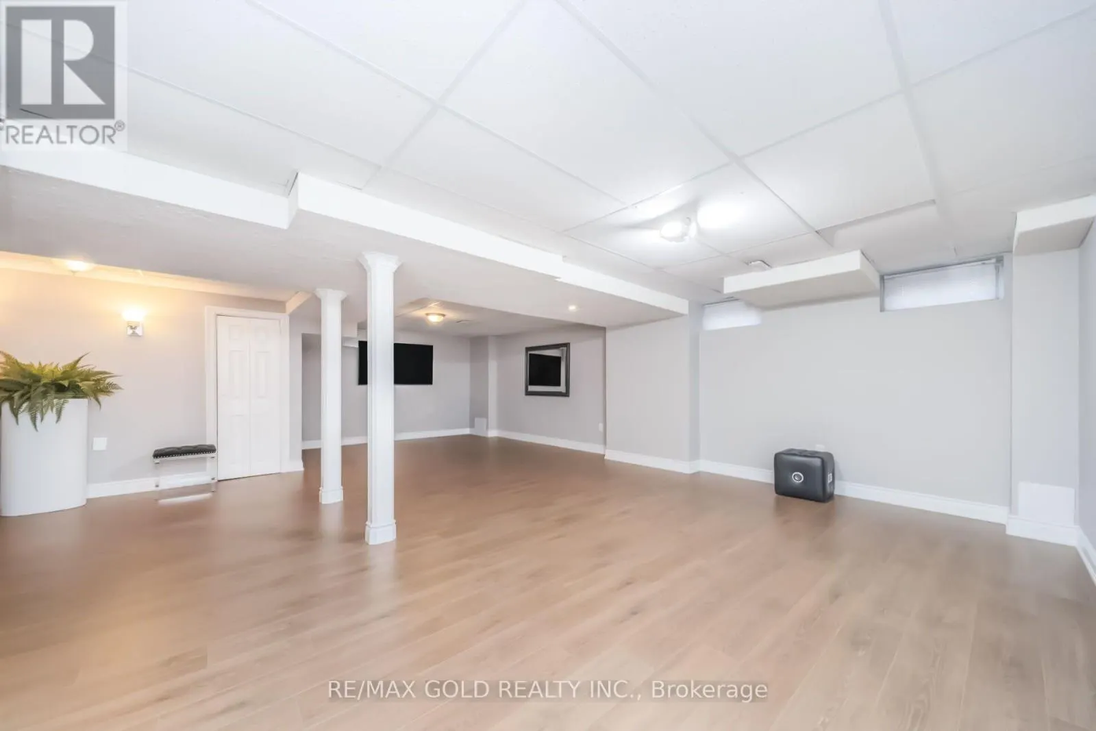 15 NEWARK WAY