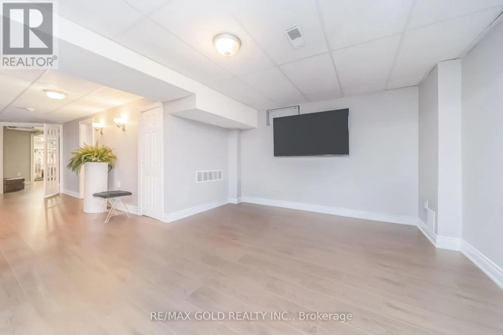 15 NEWARK WAY