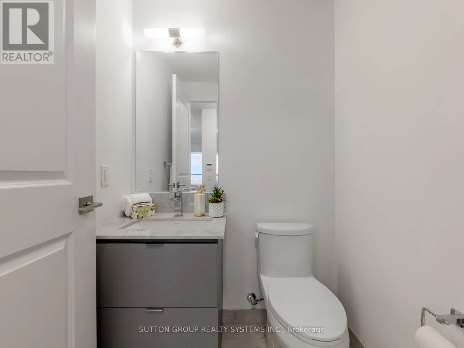 3206 - 36 ELM DRIVE W