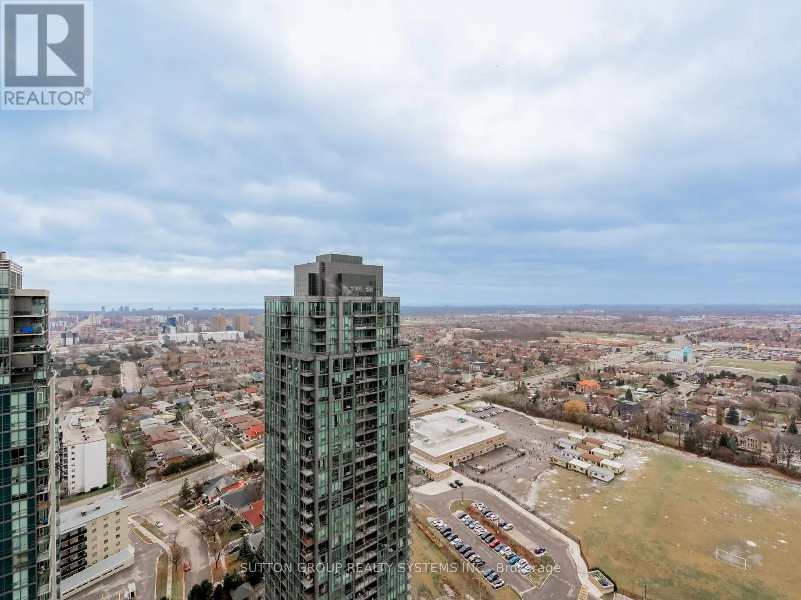 3206 - 36 ELM DRIVE W