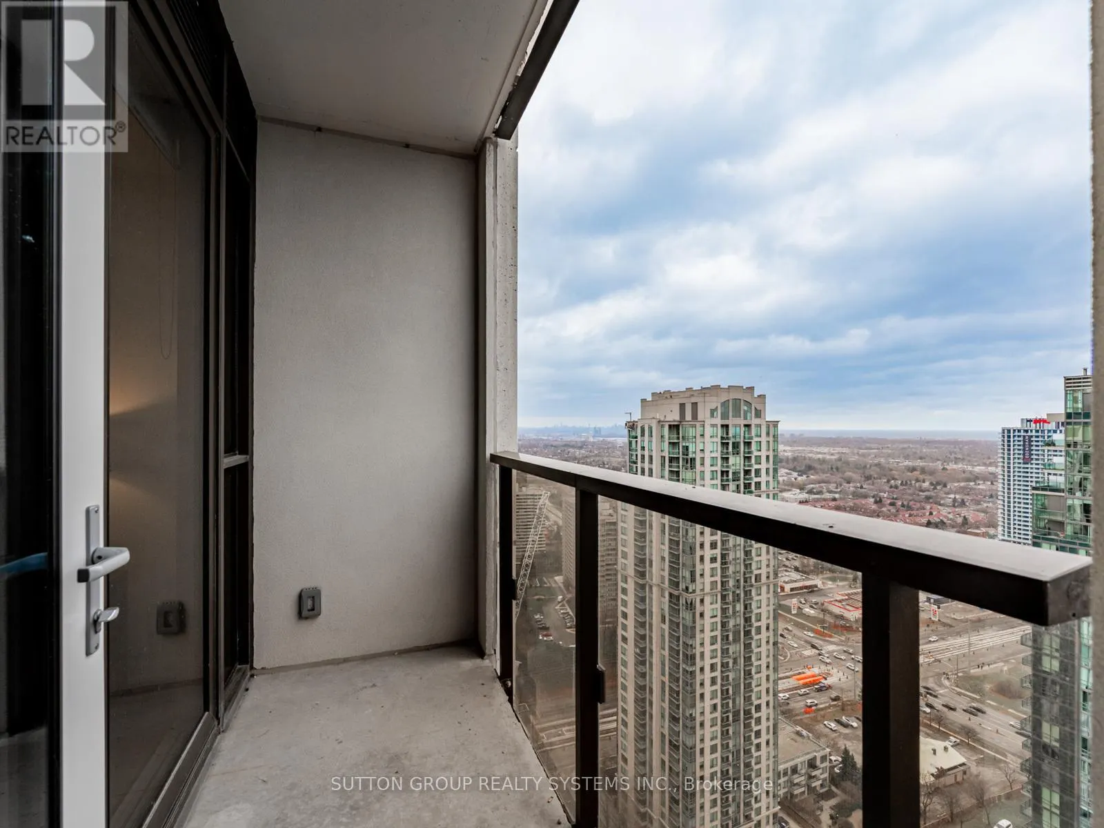 3206 - 36 ELM DRIVE W