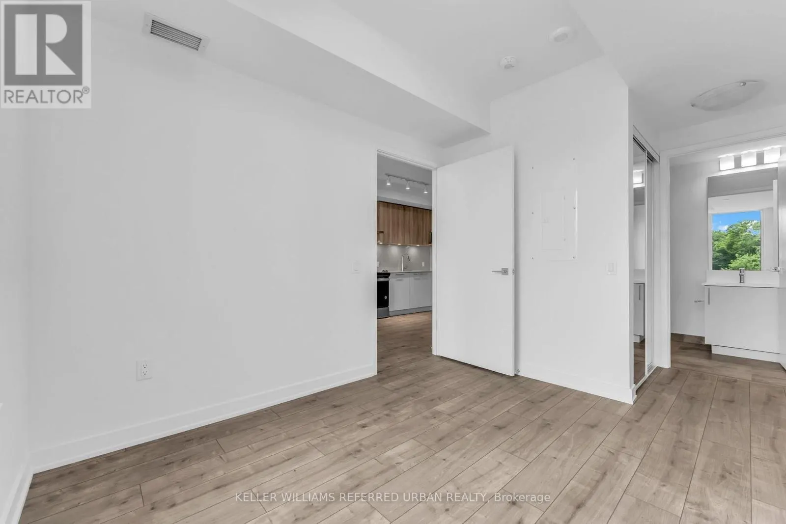 303 - 500 PLAINS ROAD