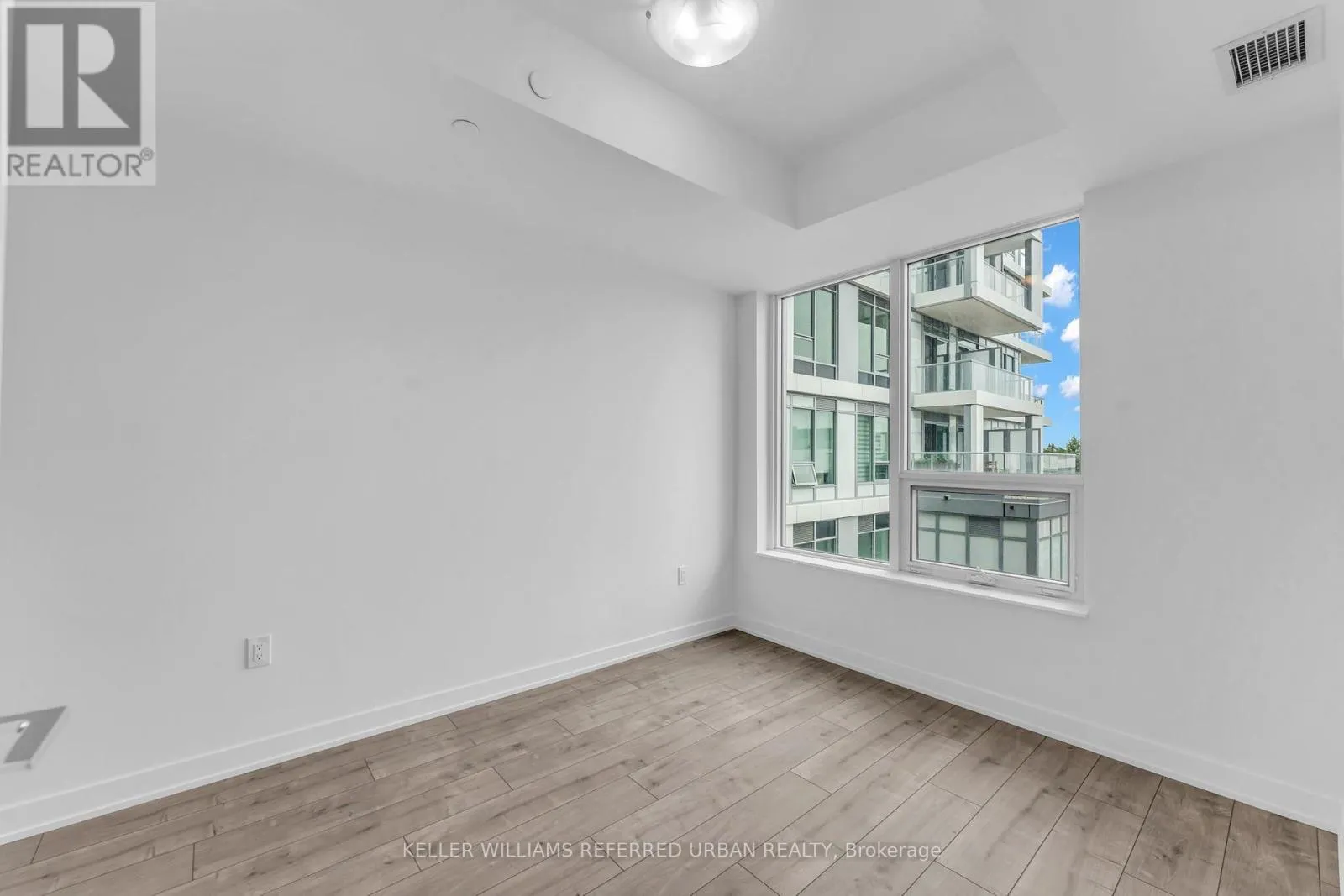 303 - 500 PLAINS ROAD