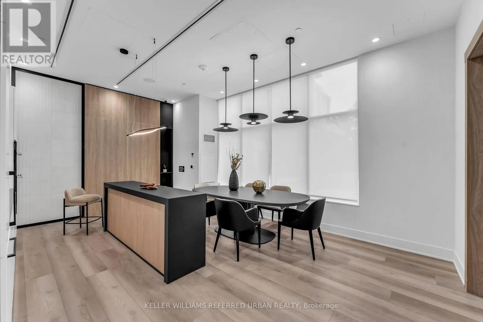 303 - 500 PLAINS ROAD