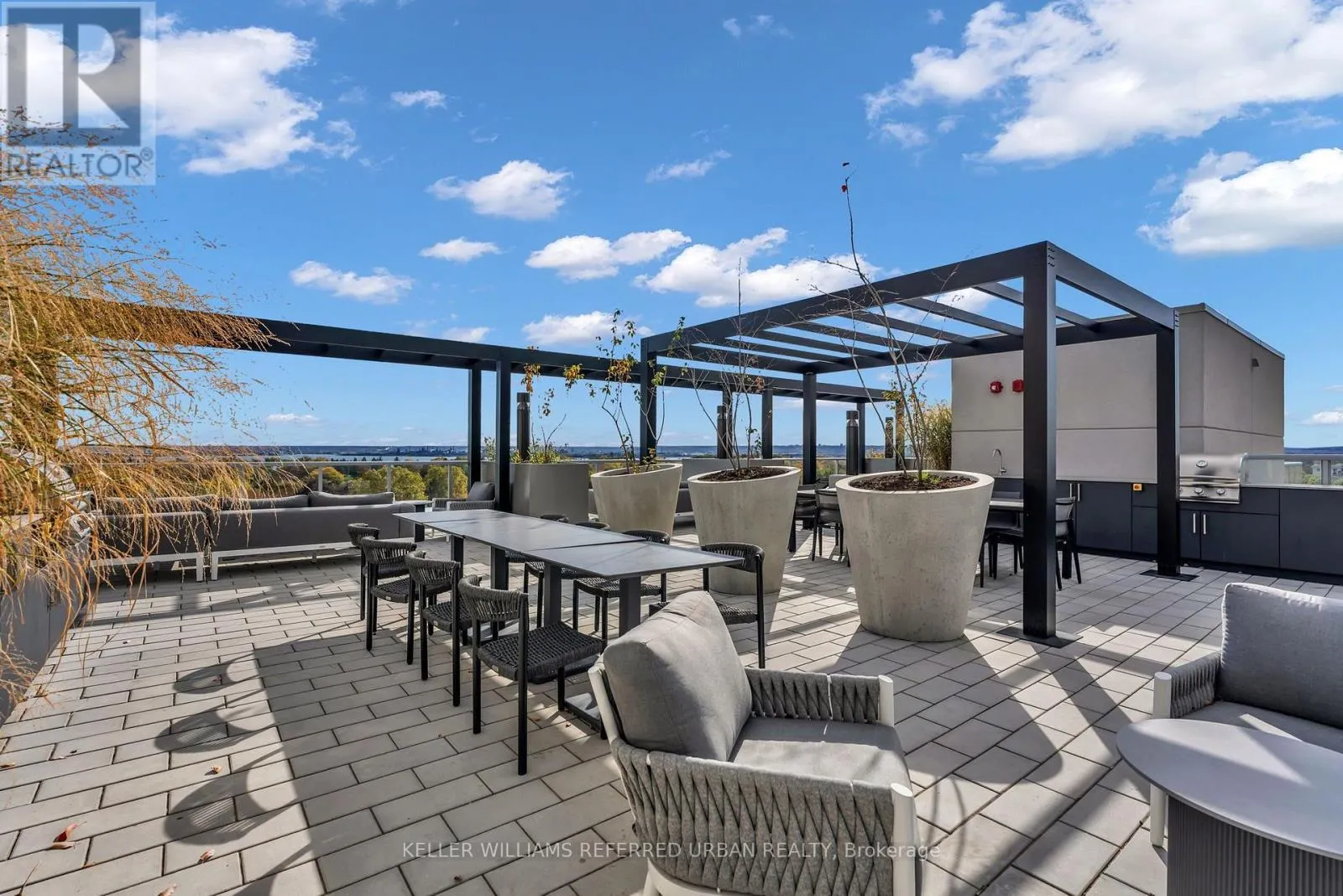 303 - 500 PLAINS ROAD