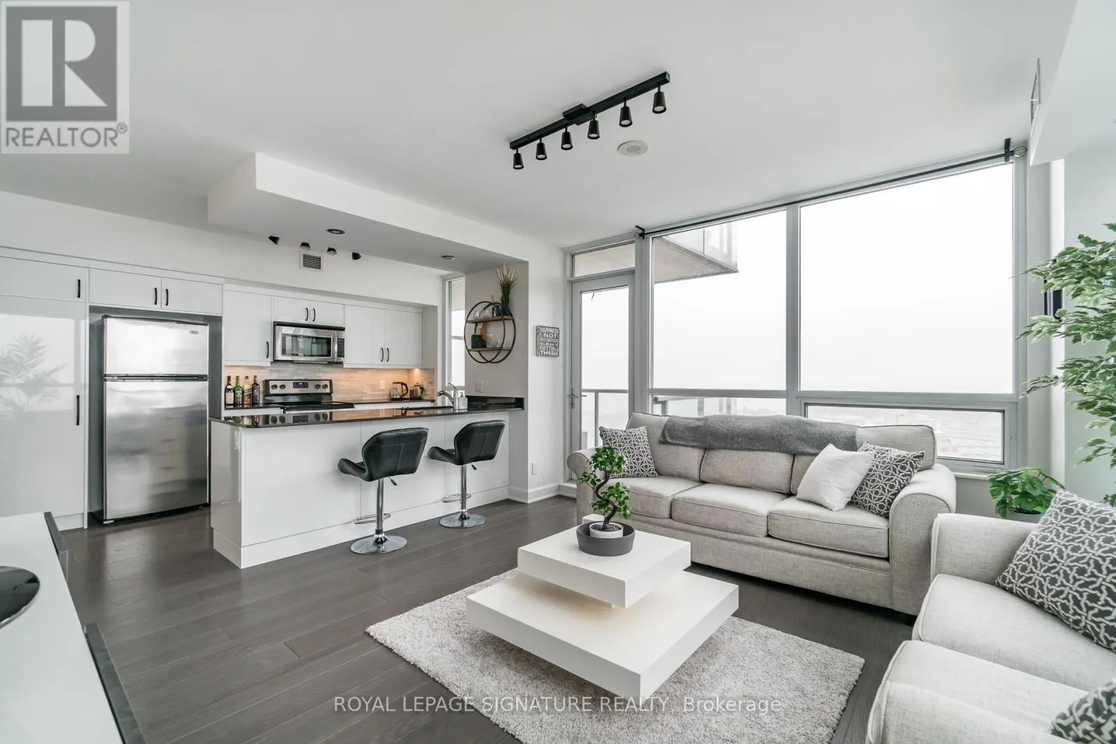1802 - 2230 LAKESHORE BOULEVARD W