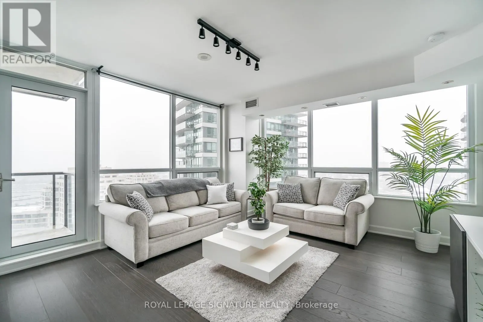 1802 - 2230 LAKESHORE BOULEVARD W