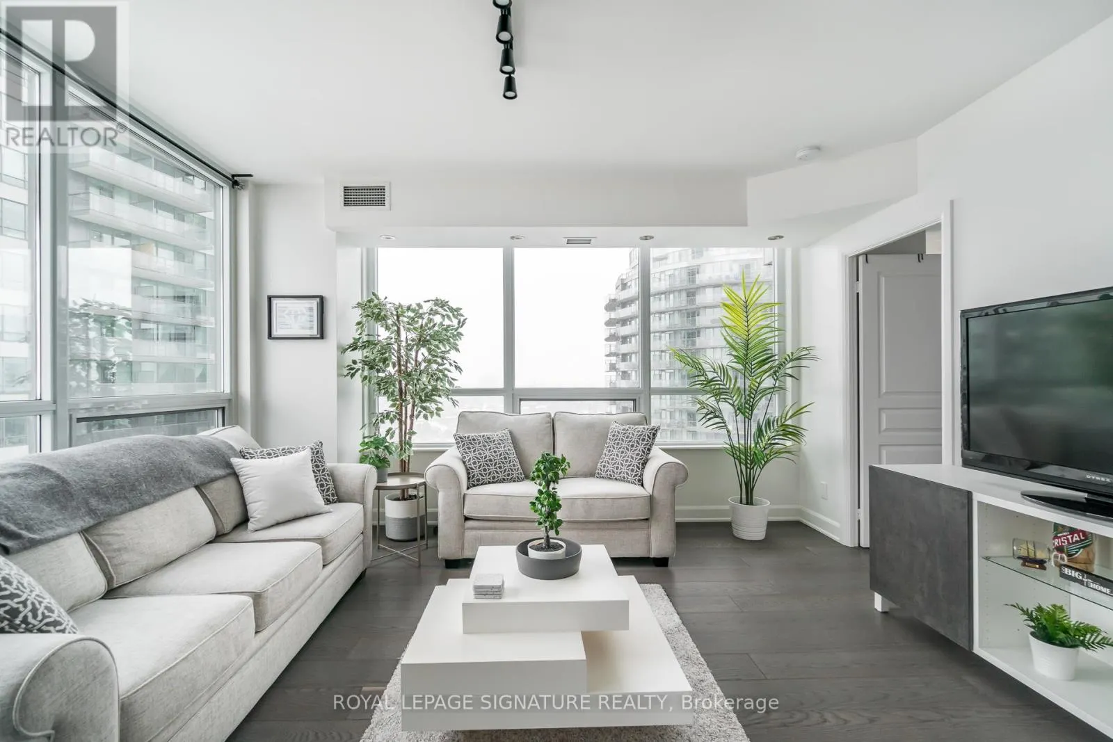 1802 - 2230 LAKESHORE BOULEVARD W