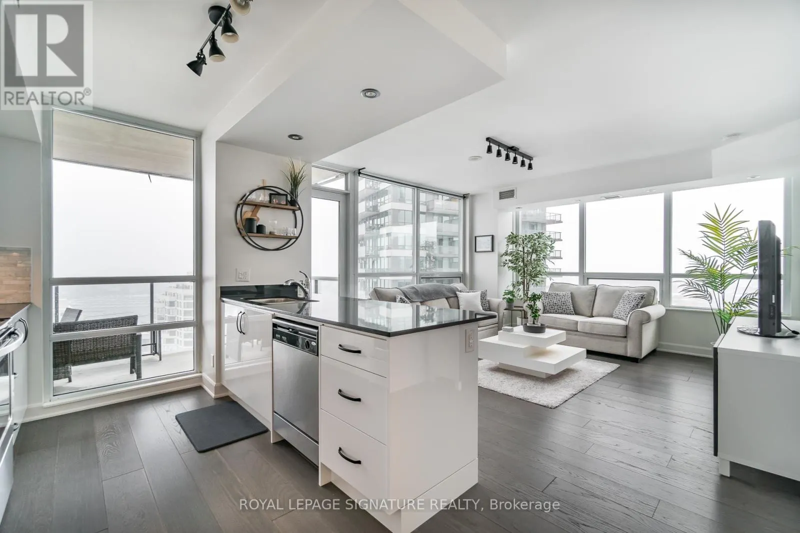 1802 - 2230 LAKESHORE BOULEVARD W