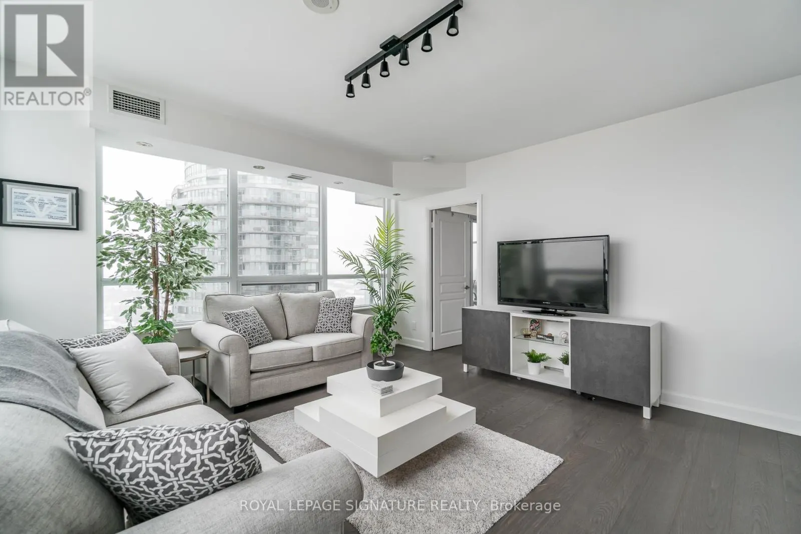 1802 - 2230 LAKESHORE BOULEVARD W