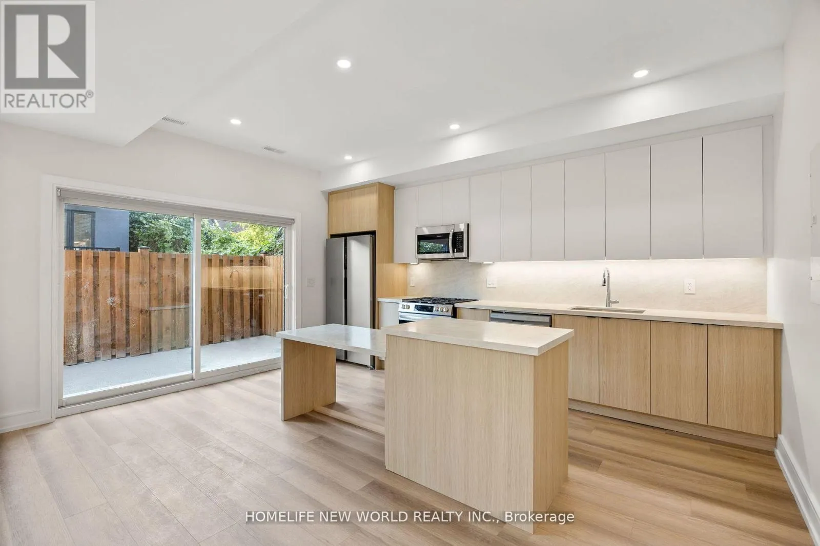 LANEWAY - 43 BATAVIA AVENUE