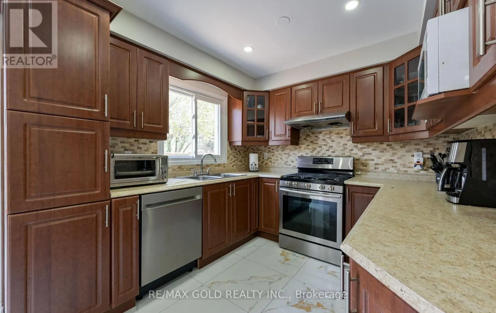 171 FERNFOREST DRIVE
