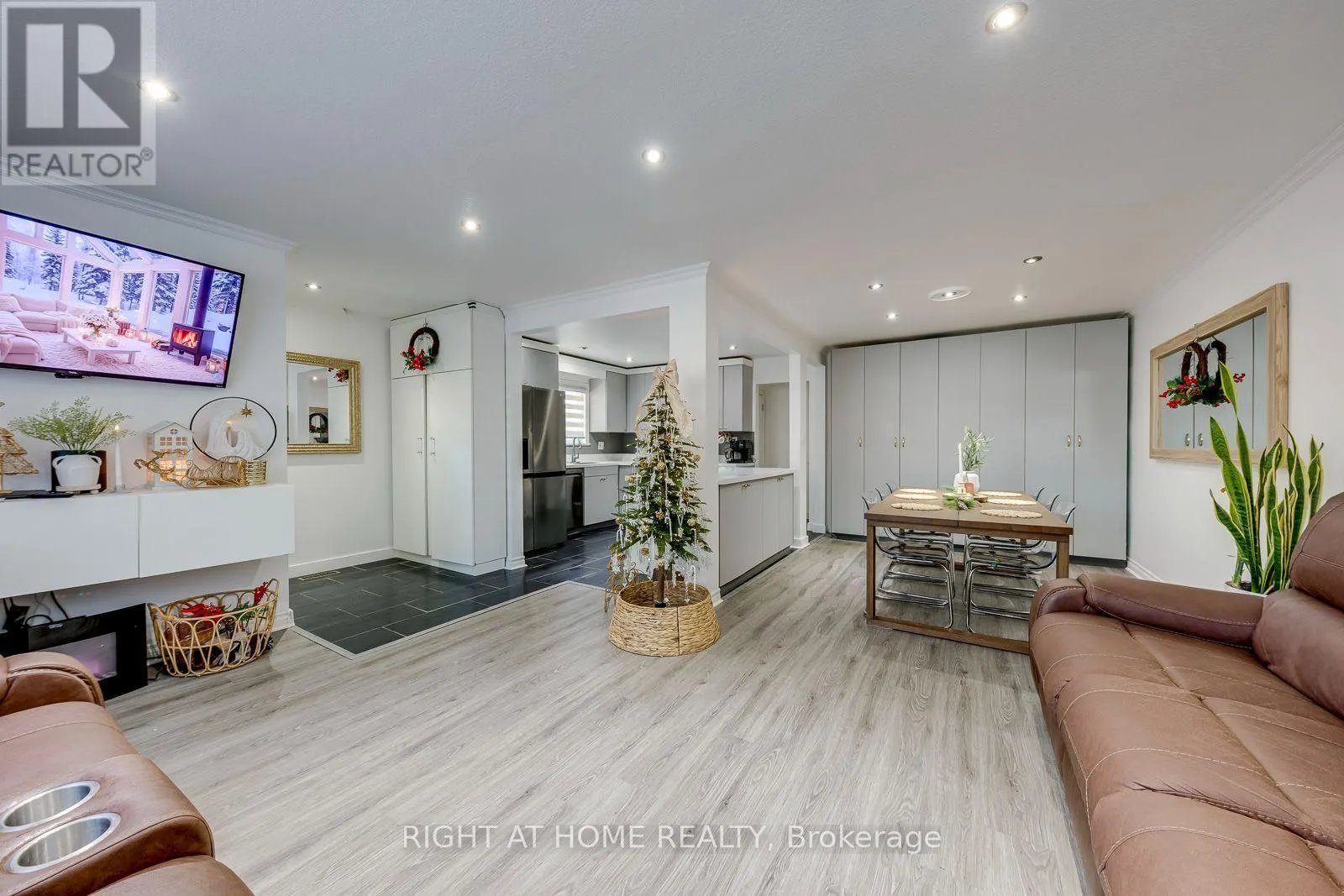 1319 FREEPORT DRIVE